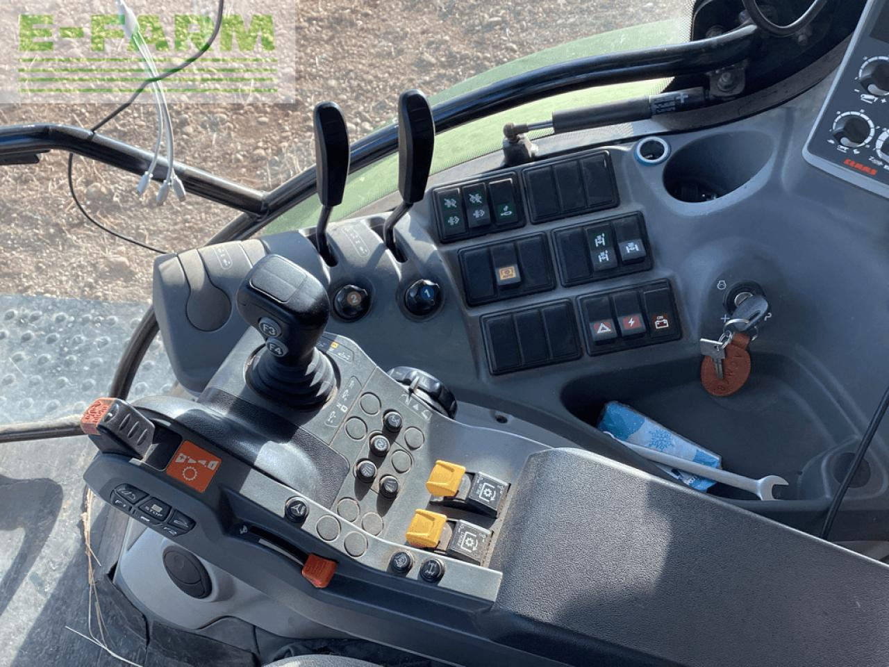 Tractor CLAAS arion 610 - stage v