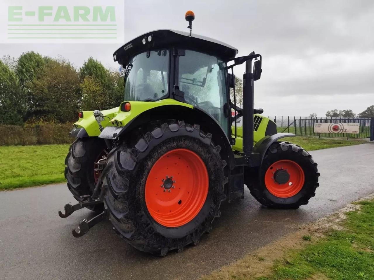 Tractor CLAAS arion 620