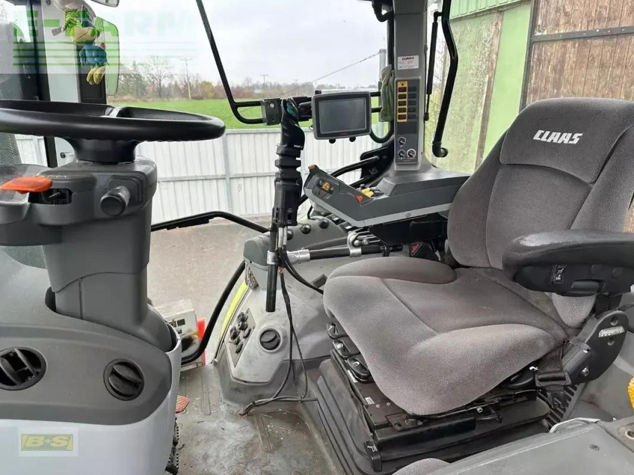 Tractor CLAAS arion 620