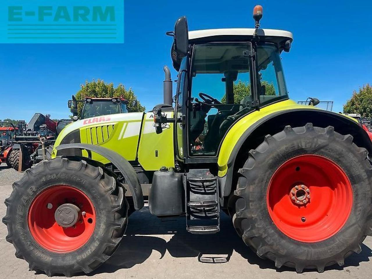 Tractor CLAAS arion 620