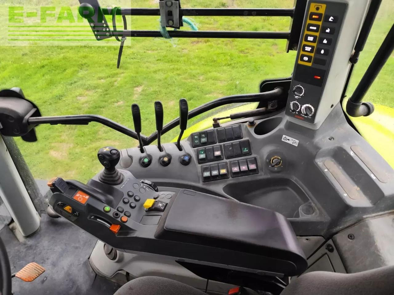 Tractor CLAAS arion 620