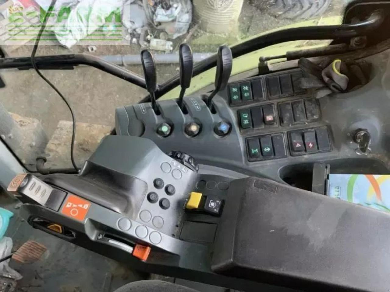 Tractor CLAAS arion 620