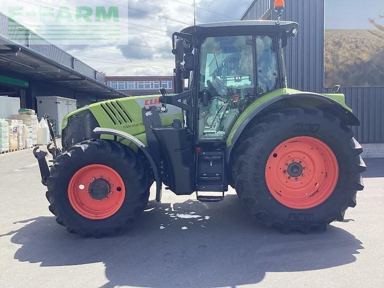 Tractor CLAAS arion 620