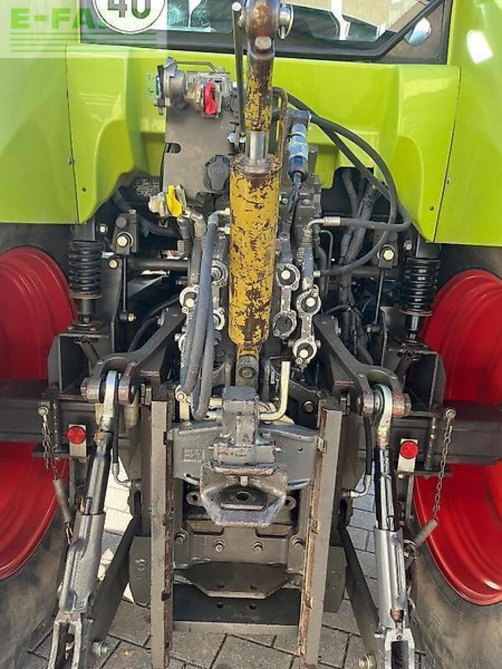 Tractor CLAAS arion 620