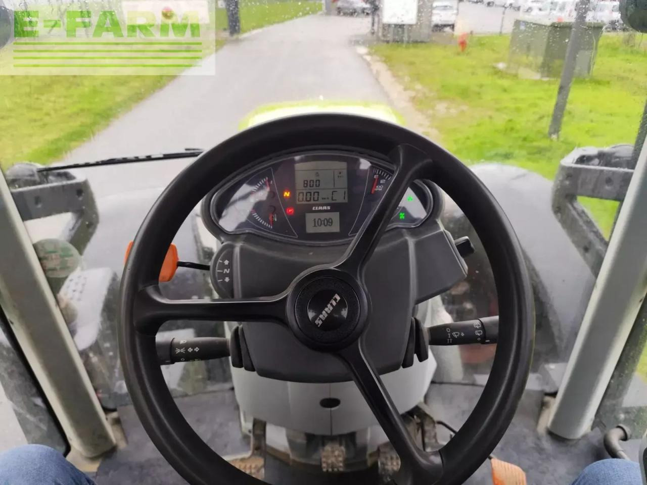 Tractor CLAAS arion 620