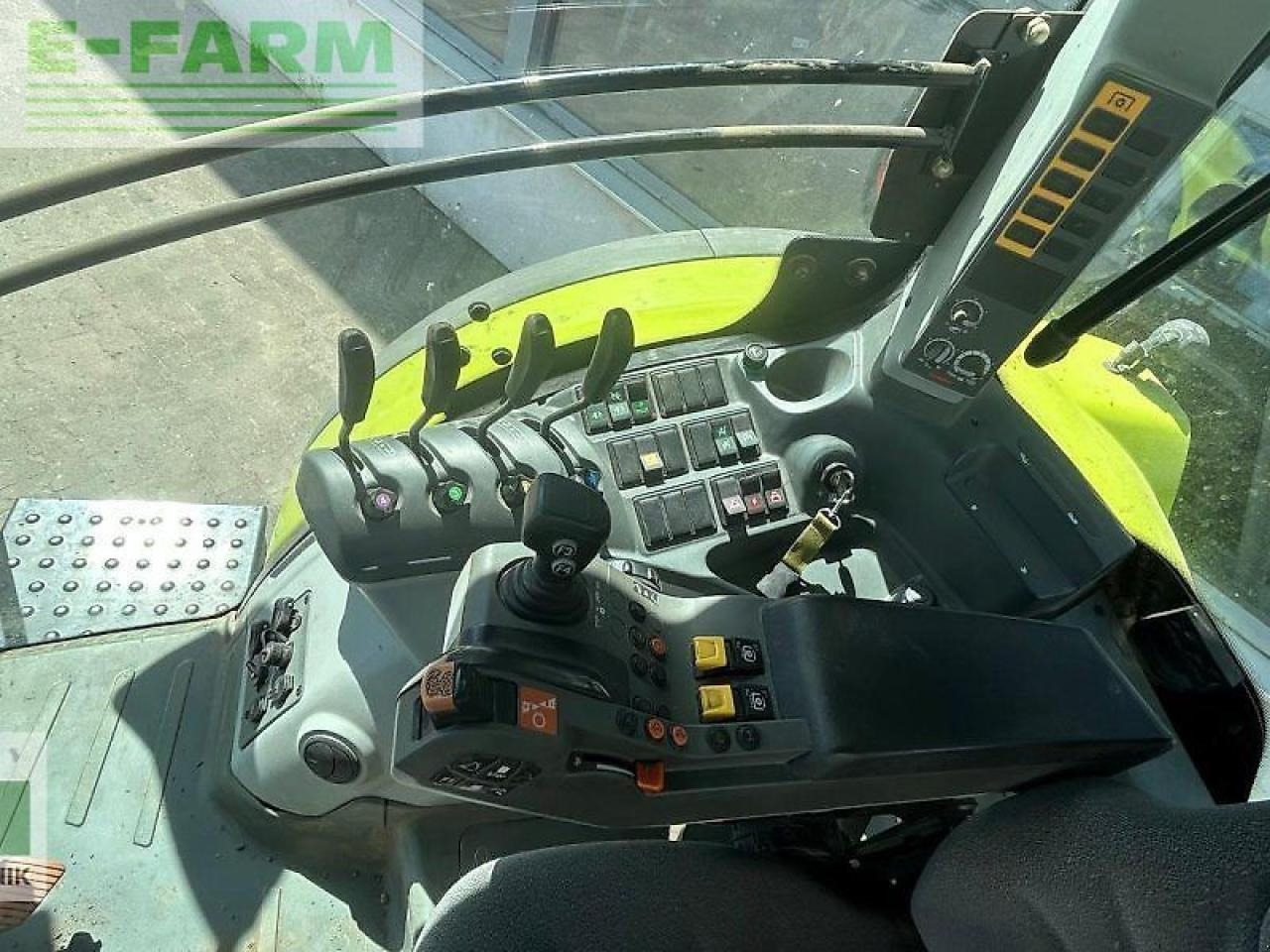Tractor CLAAS arion 630