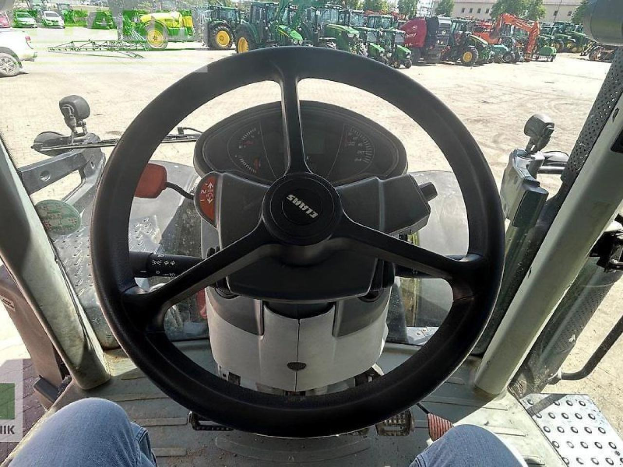 Tractor CLAAS arion 630