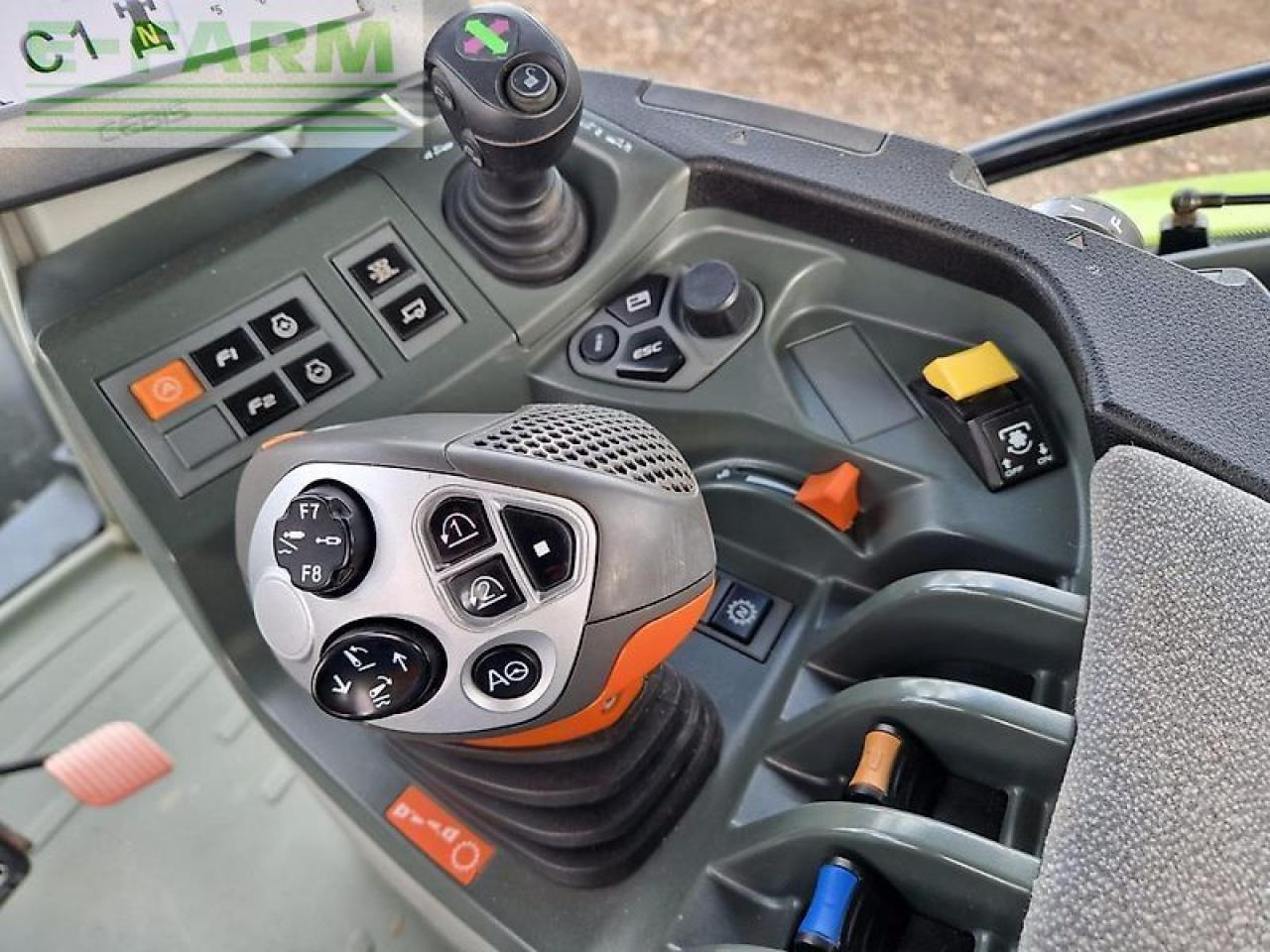 Tractor CLAAS arion 640 cebis CEBIS