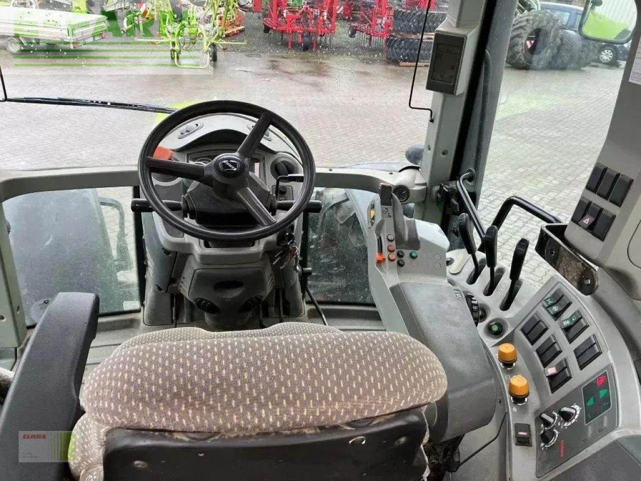Tractor CLAAS arion 640 cis CIS
