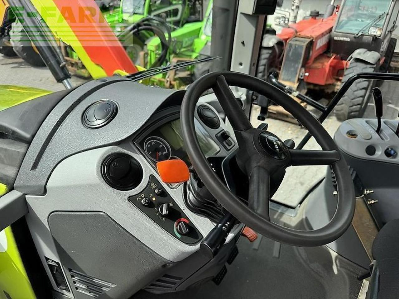 Tractor CLAAS arion 640 cis + quicke q65 CIS