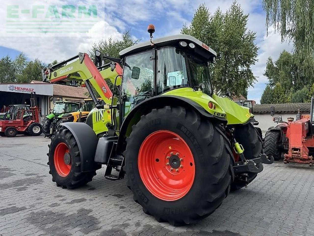 Tractor CLAAS arion 640 cis + quicke q65 CIS