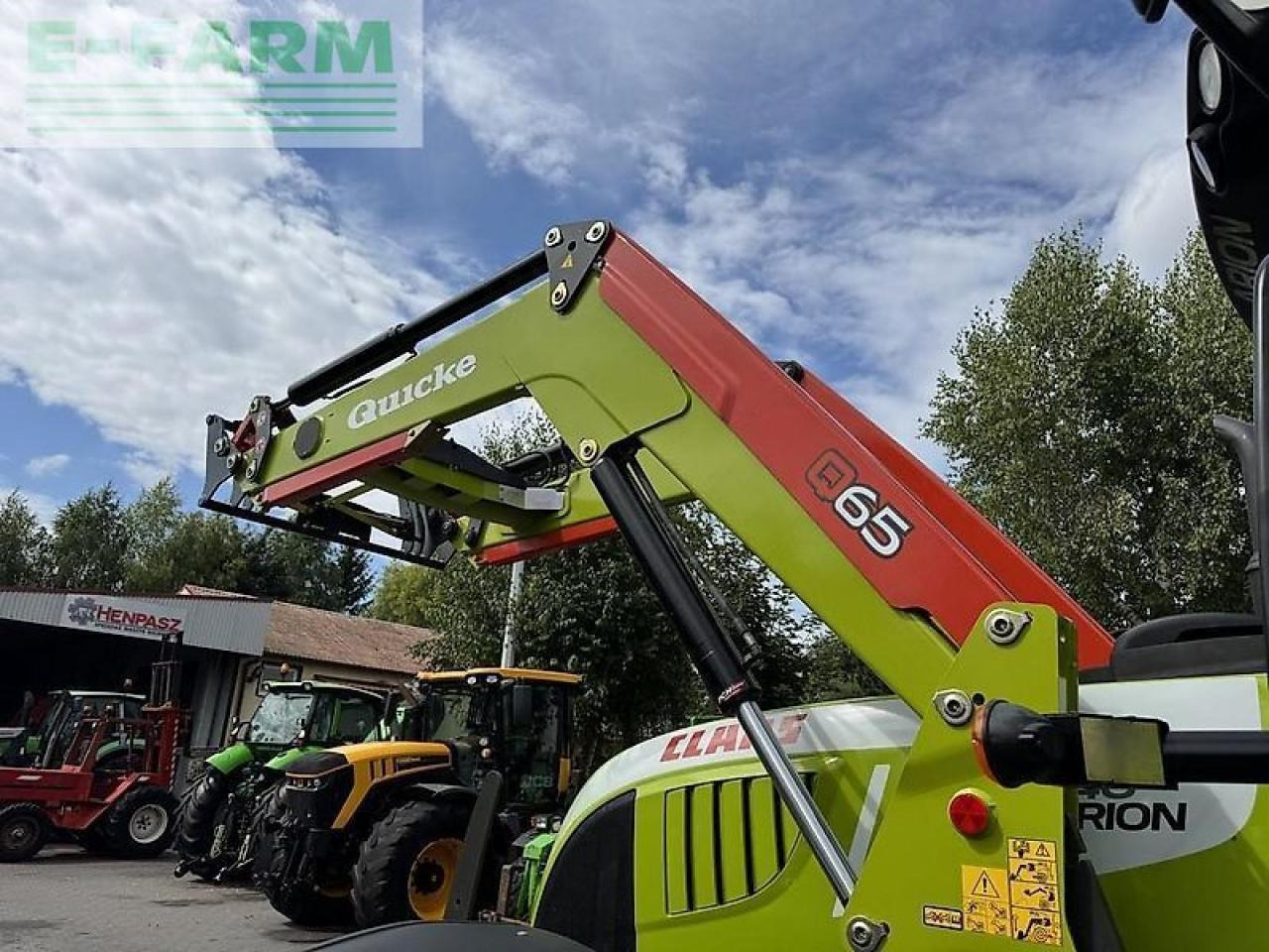 Tractor CLAAS arion 640 cis + quicke q65 CIS