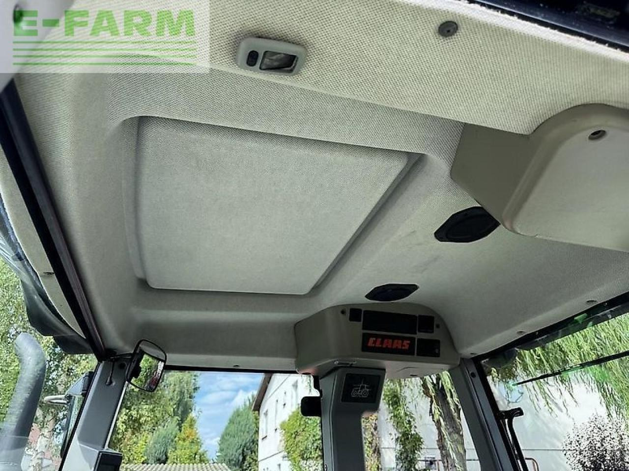 Tractor CLAAS arion 640 cis + quicke q65 CIS