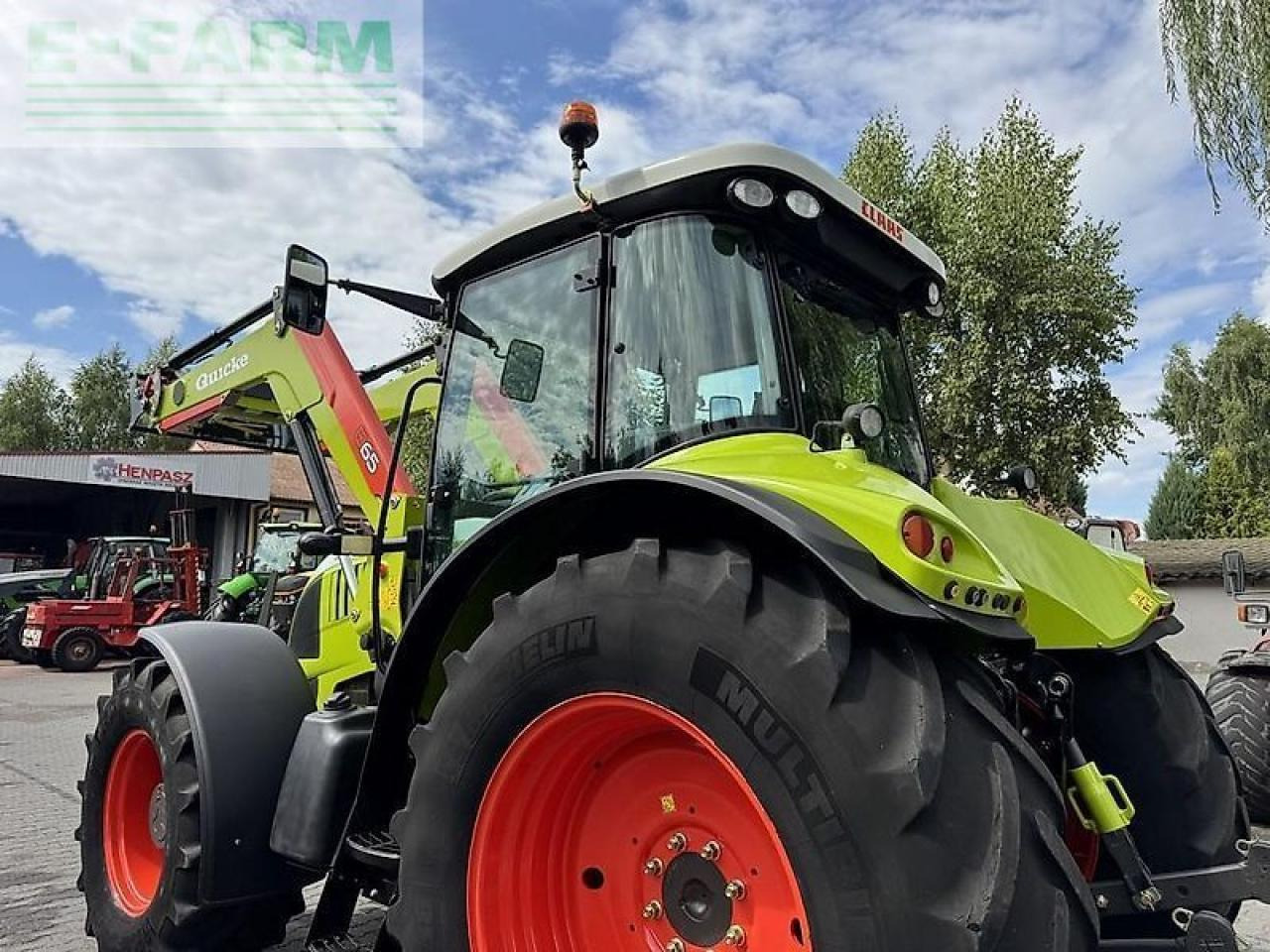 Tractor CLAAS arion 640 cis + quicke q65 CIS