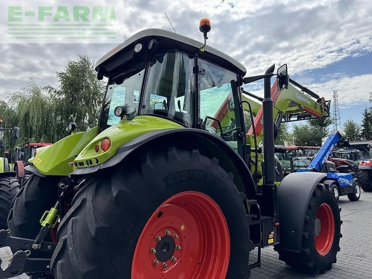 Tractor CLAAS arion 640 cis + quicke q65 CIS