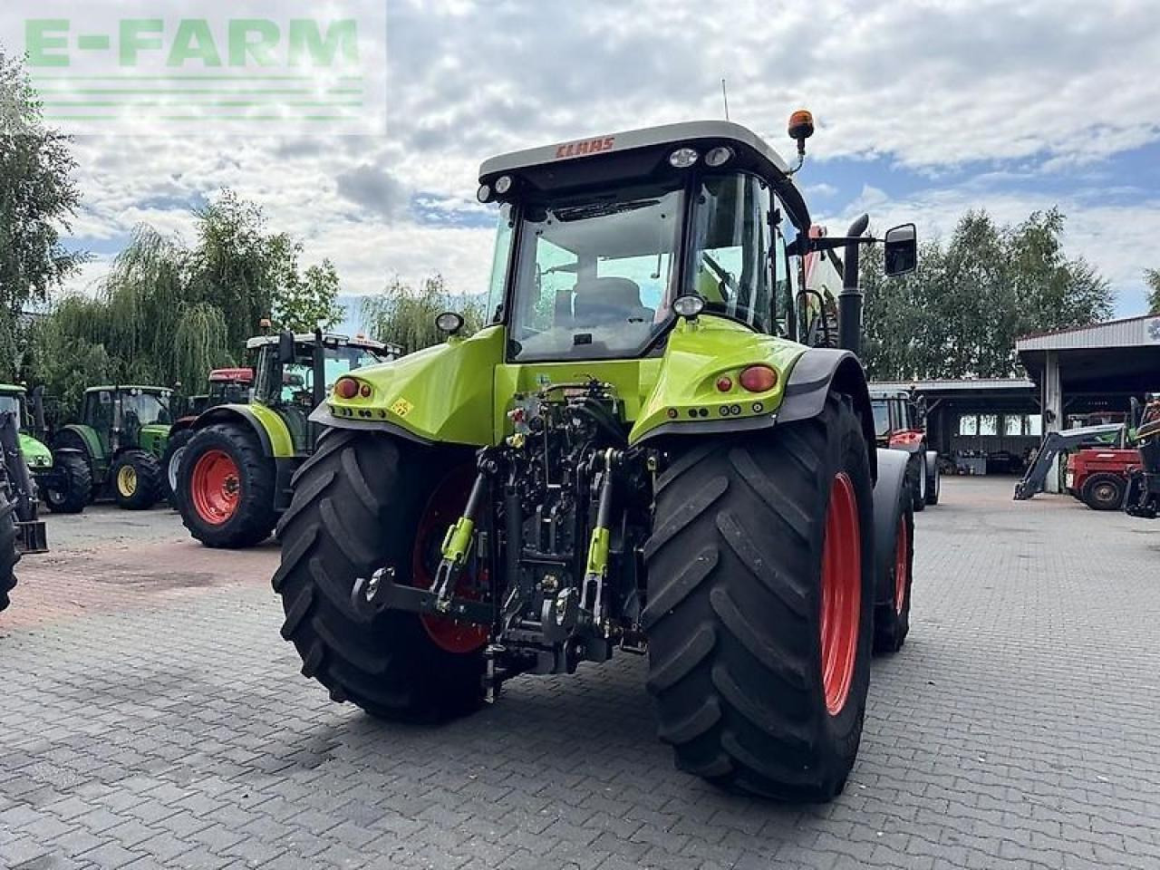 Tractor CLAAS arion 640 cis + quicke q65 CIS