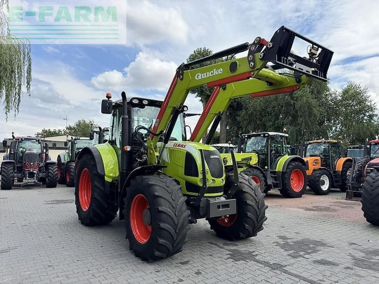 Tractor CLAAS arion 640 cis + quicke q65 CIS