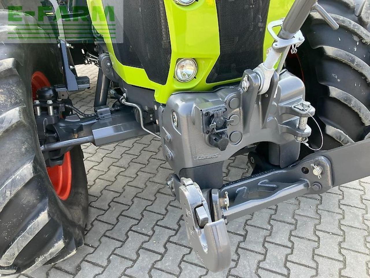 Tractor CLAAS arion 650