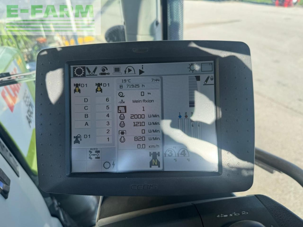 Tractor CLAAS arion 650