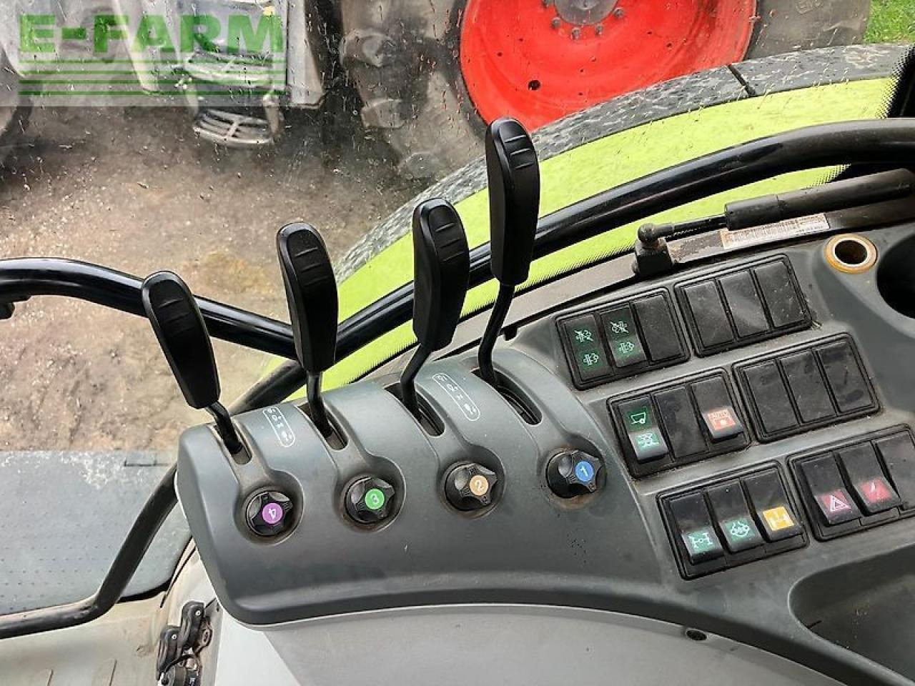 Tractor CLAAS arion 650