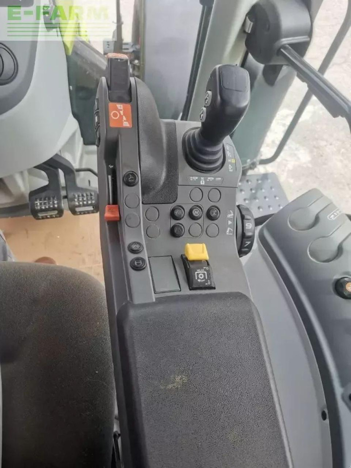 Tractor CLAAS arion 650