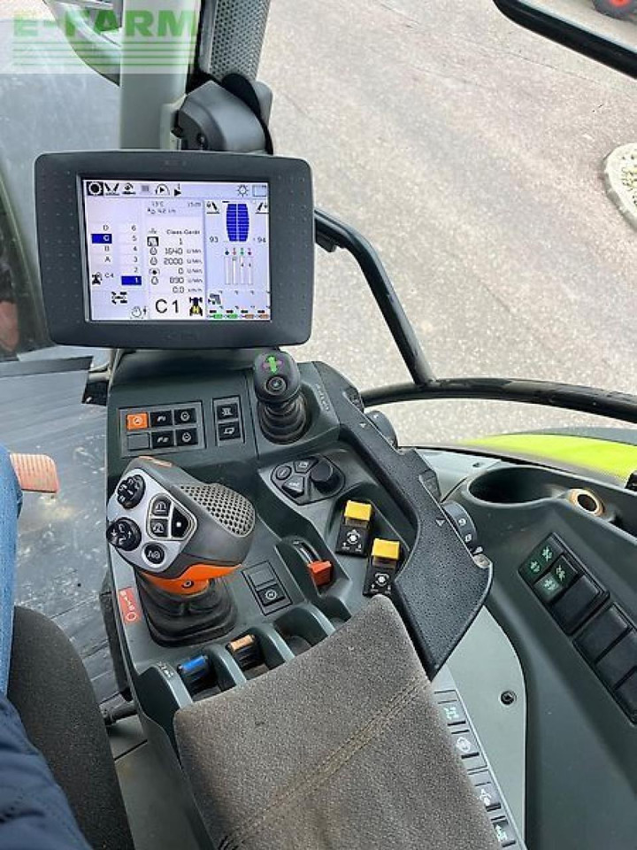 Tractor CLAAS arion 650