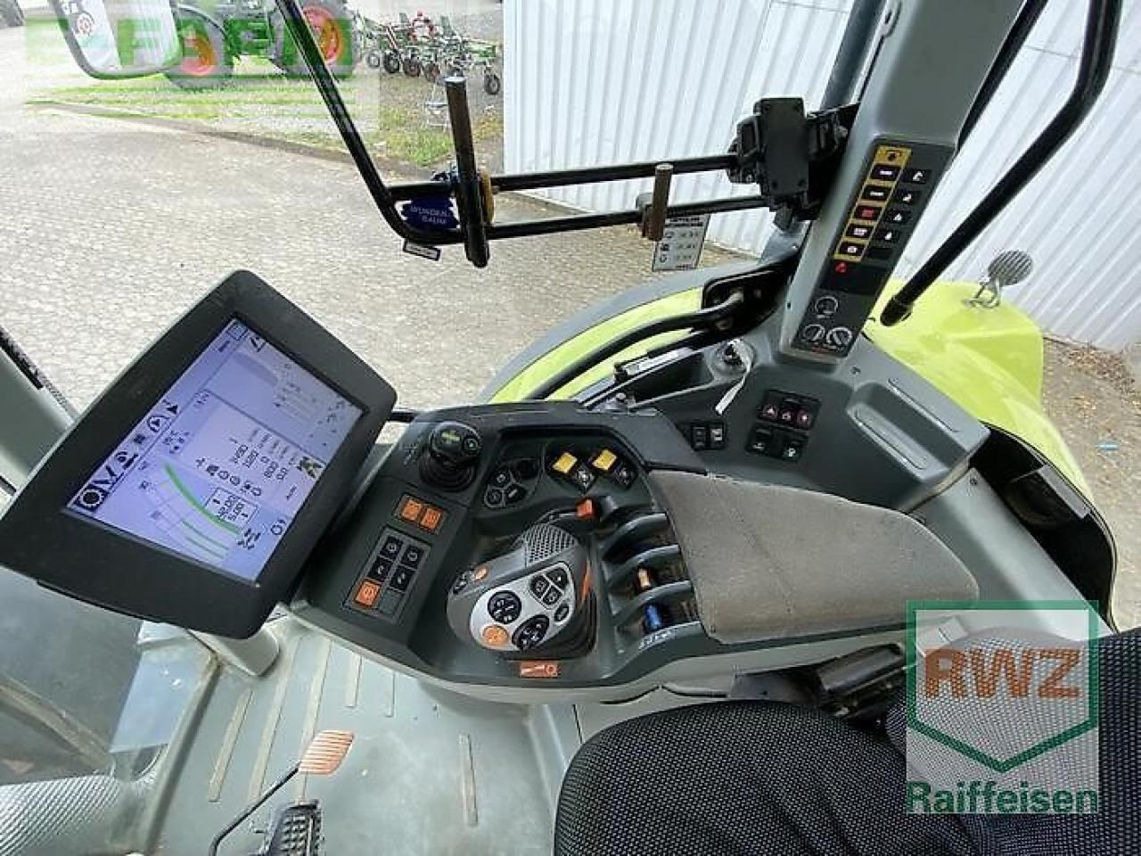 Tractor CLAAS arion 650