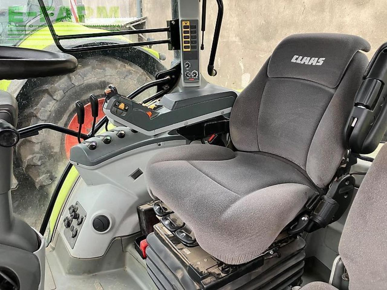 Tractor CLAAS arion 650