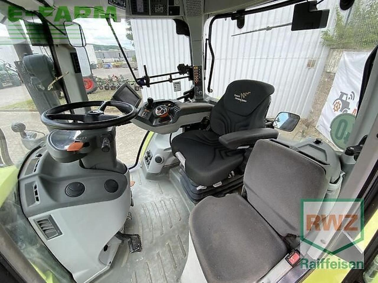 Tractor CLAAS arion 650