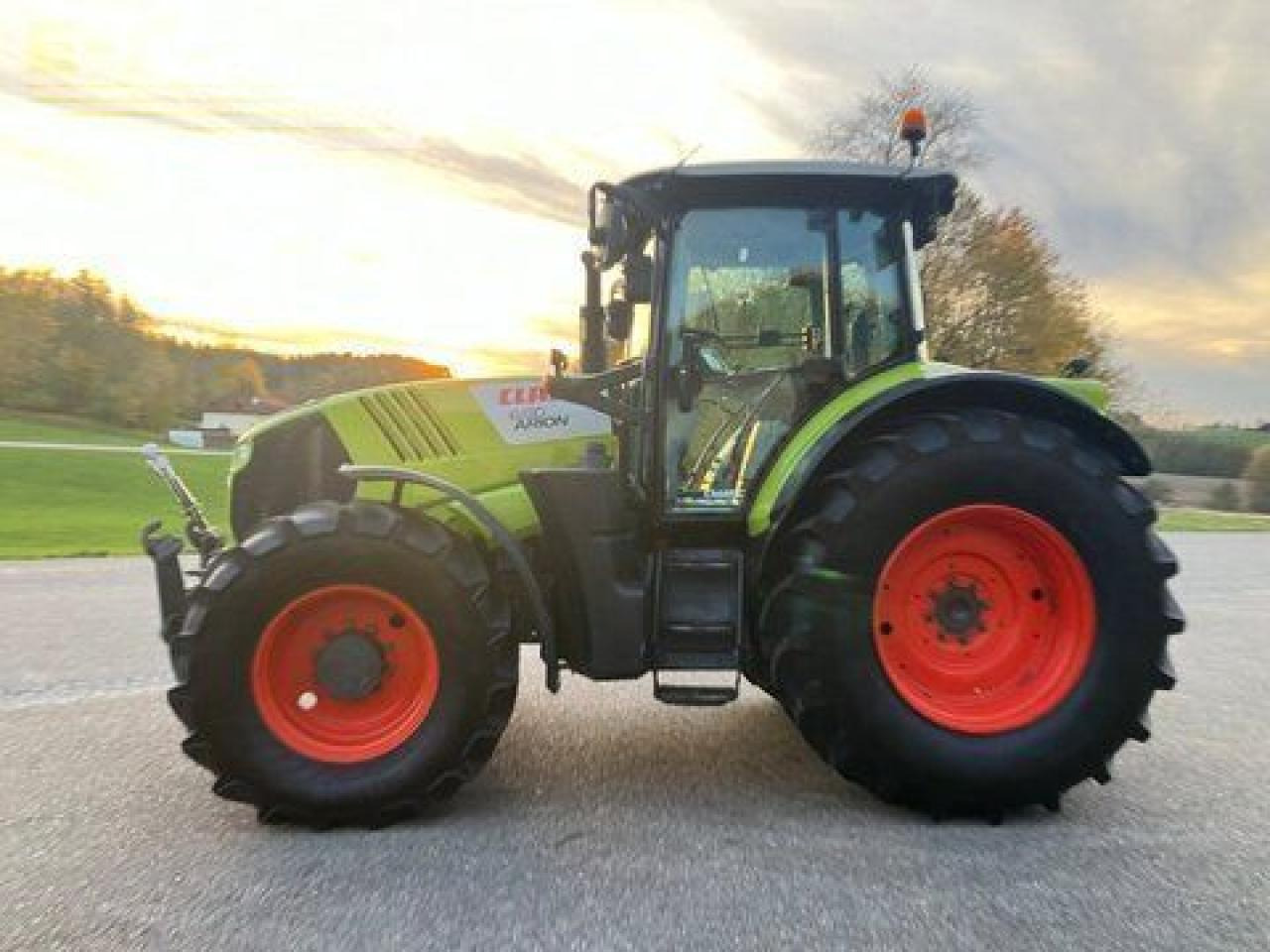 Tractor CLAAS arion 650 c-matic CMATIC CIS
