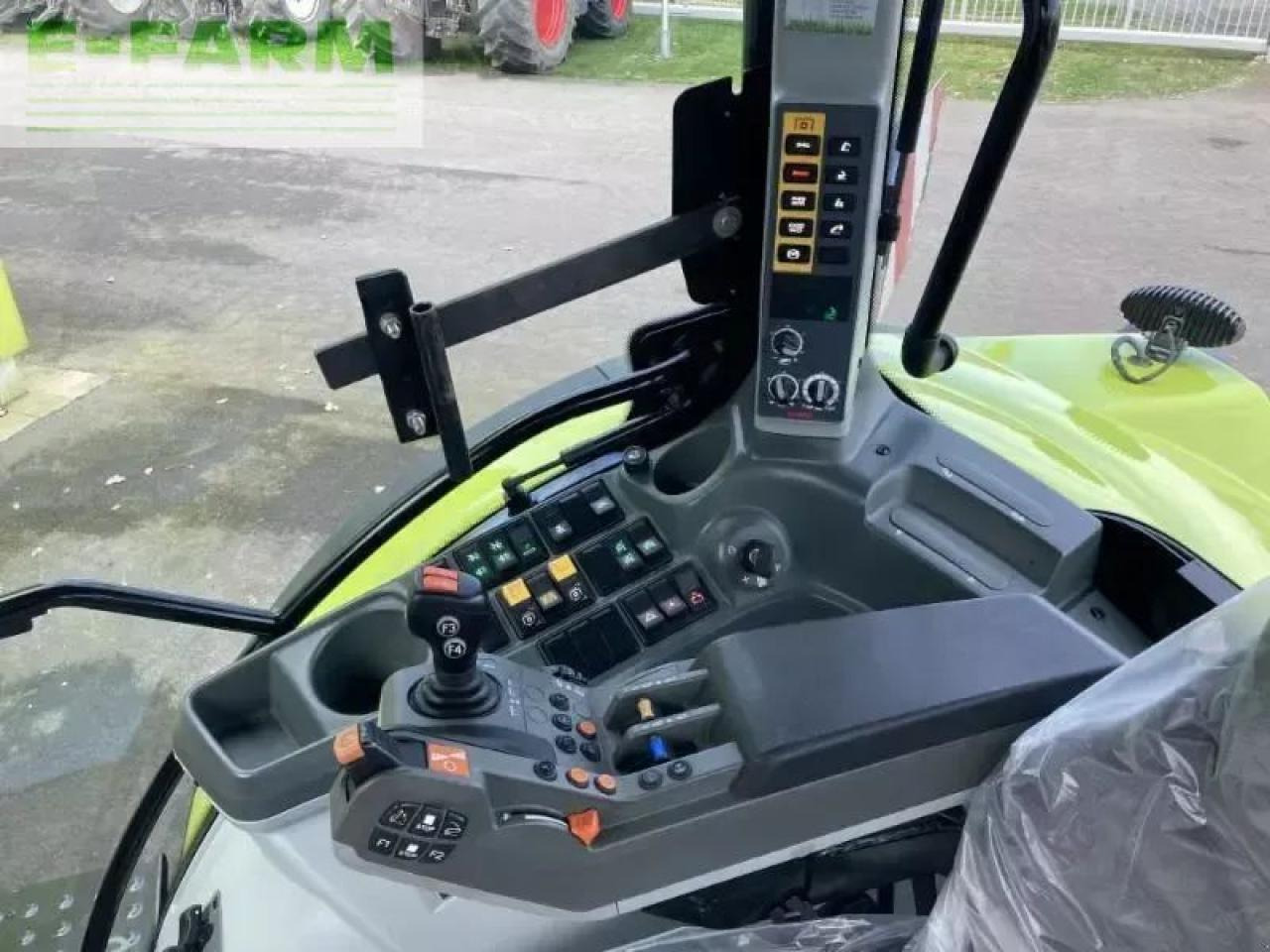 Tractor CLAAS arion 650 cmatic cis+ CMATIC CIS+