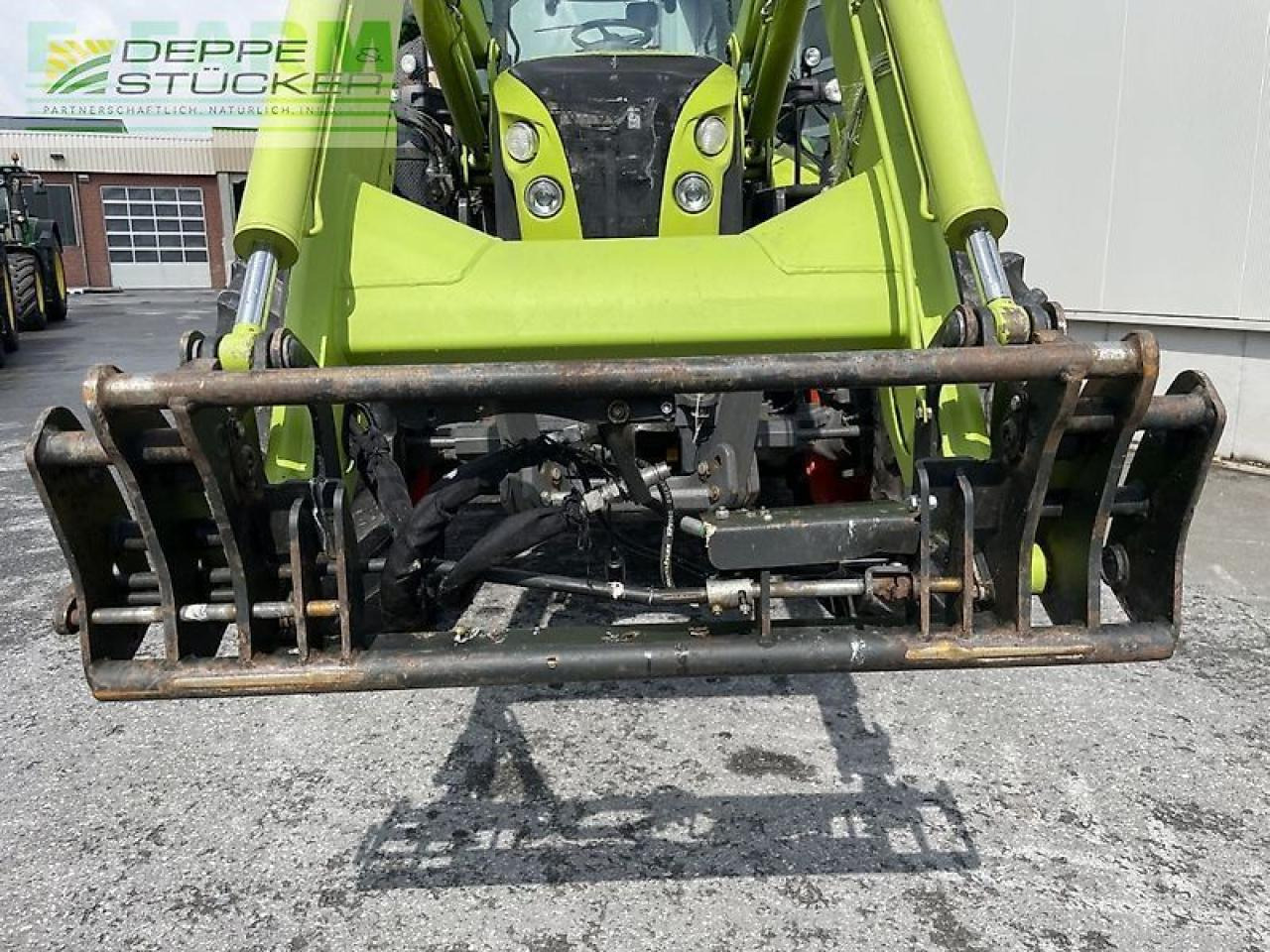 Tractor CLAAS arion 650 hexashift