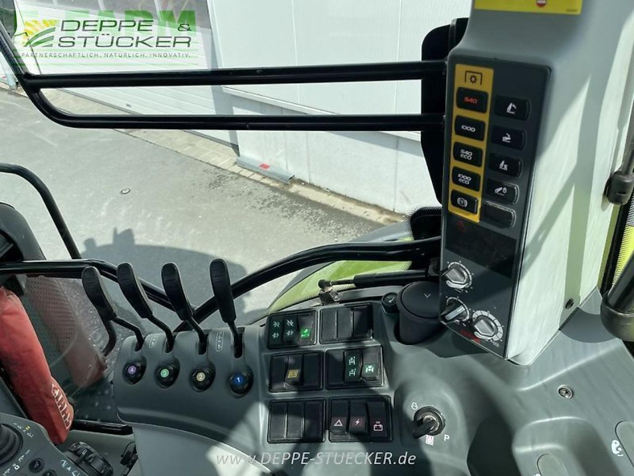 Tractor CLAAS arion 650 hexashift