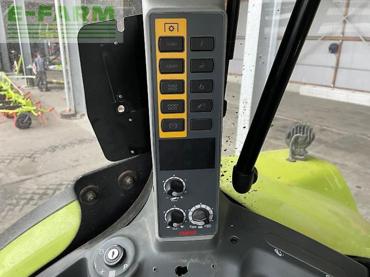 Tractor CLAAS arion 660