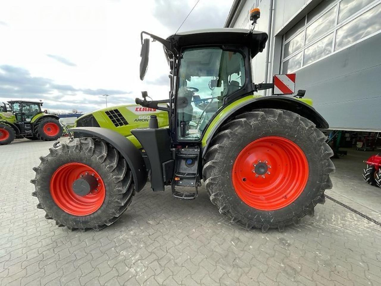 Tractor CLAAS arion 660 cmatic