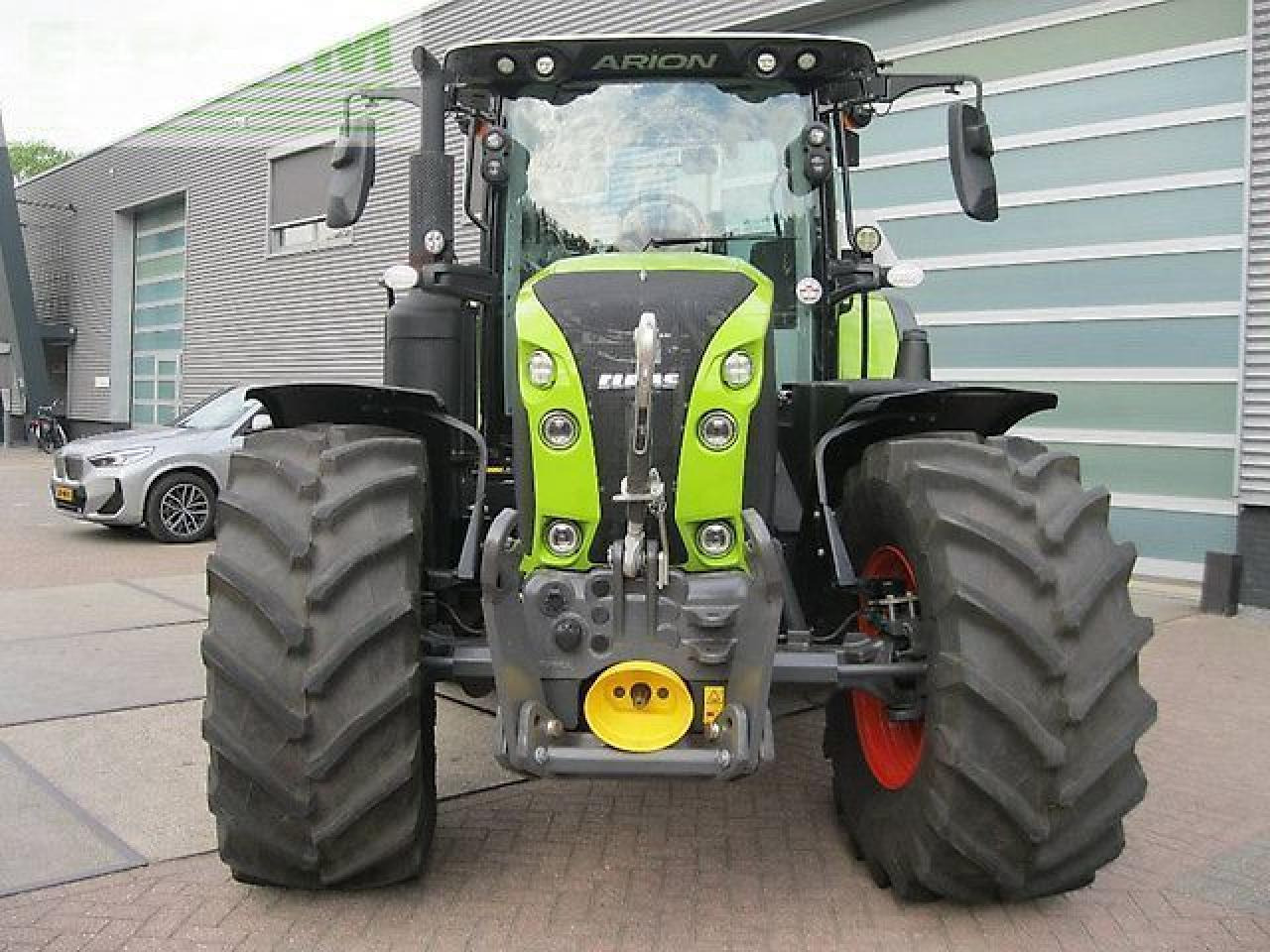 Tractor CLAAS arion 660 cmatic
