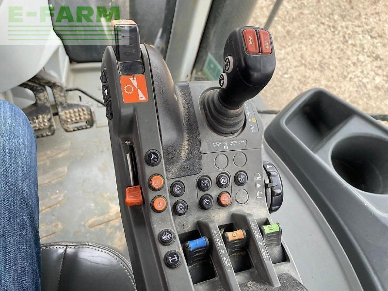 Tractor CLAAS arion 660 cmatic cis+ preisreduziert CMATIC CIS+