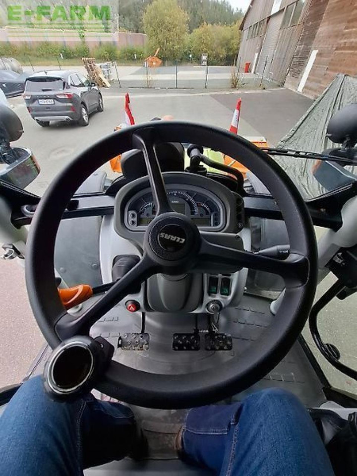 Tractor CLAAS atos 330 mit schneeschild/streuer