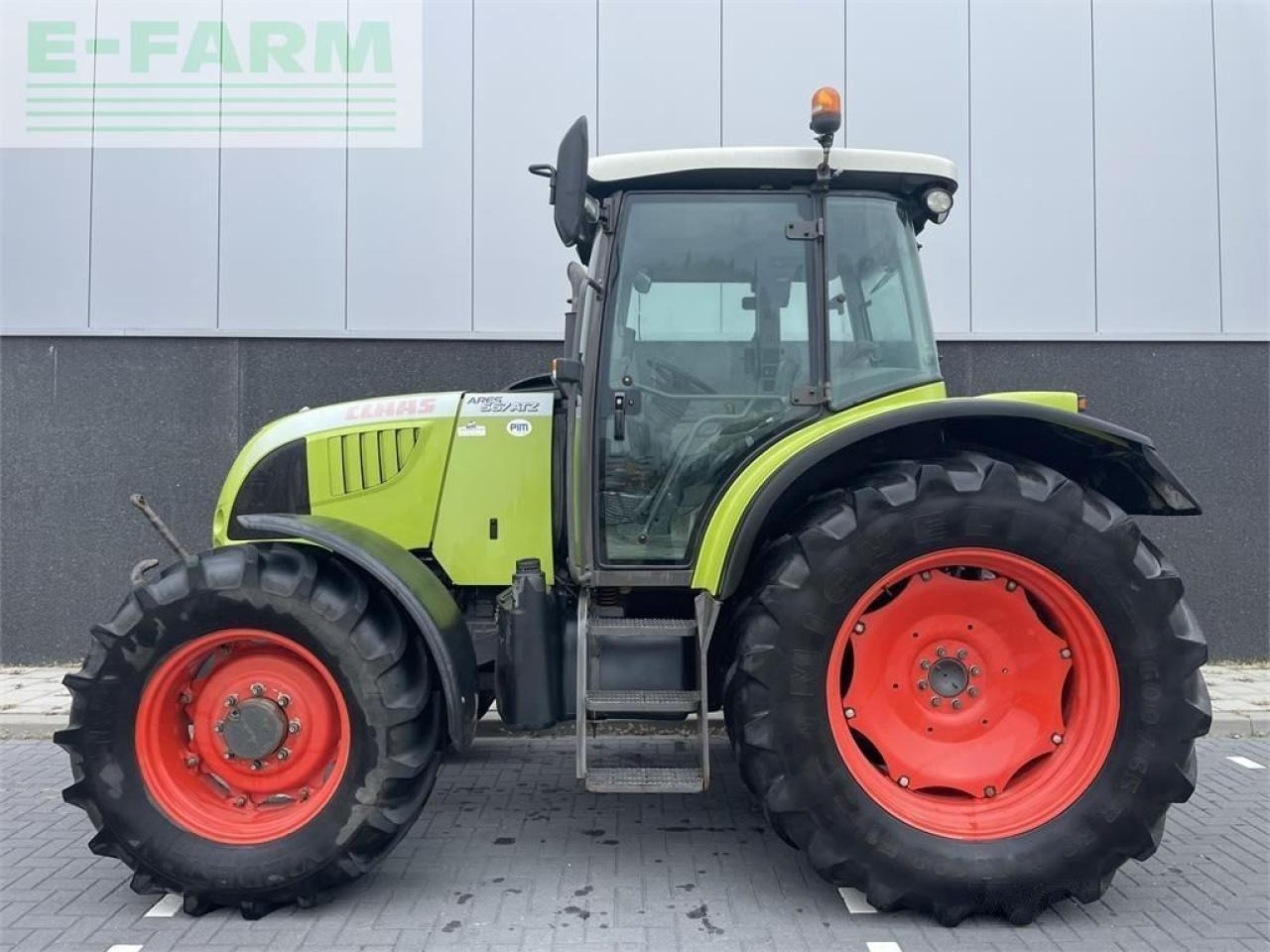 Tractor CLAAS atz 567