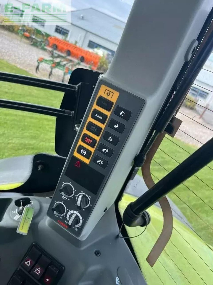 Tractor CLAAS axio 960