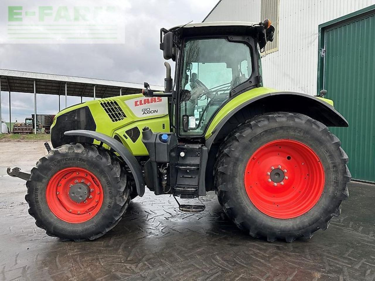 Tractor CLAAS axion 810