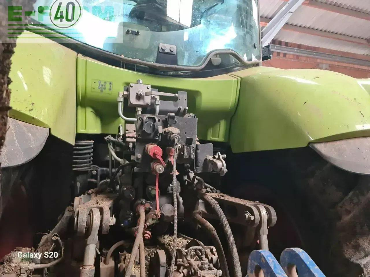 Tractor CLAAS axion 810