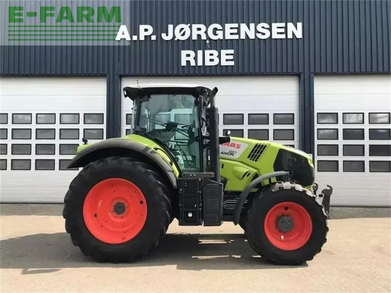 Tractor CLAAS axion 810