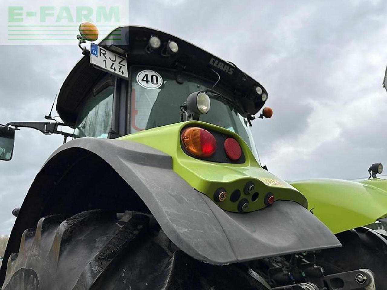 Tractor CLAAS axion 810