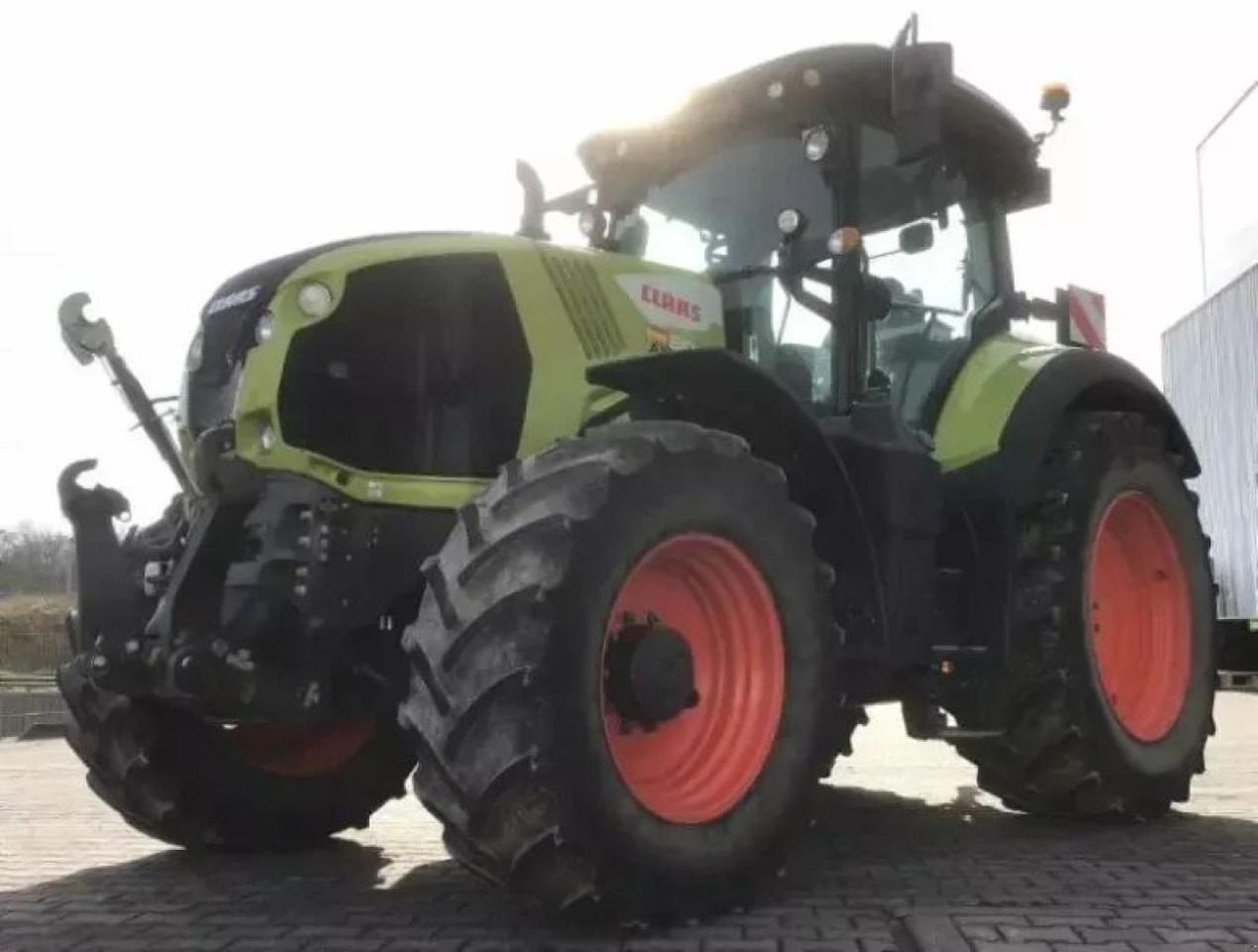 Tractor CLAAS axion 810