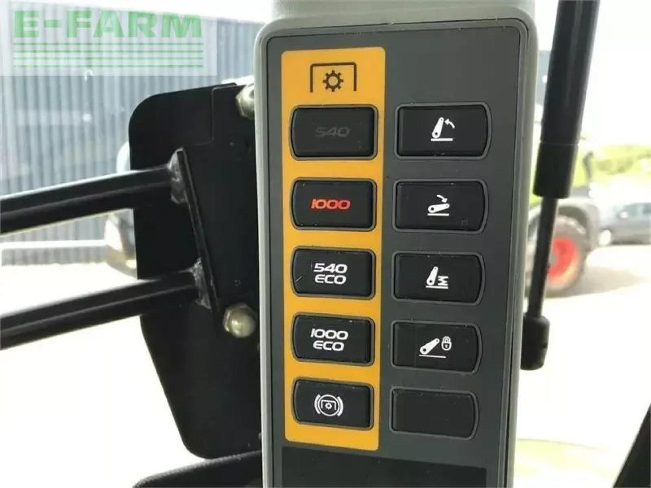 Tractor CLAAS axion 810