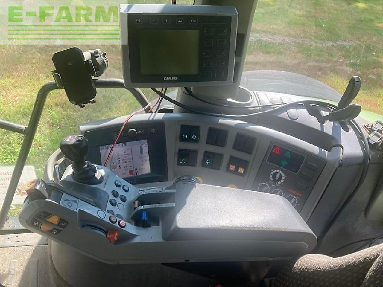 Tractor CLAAS axion 810