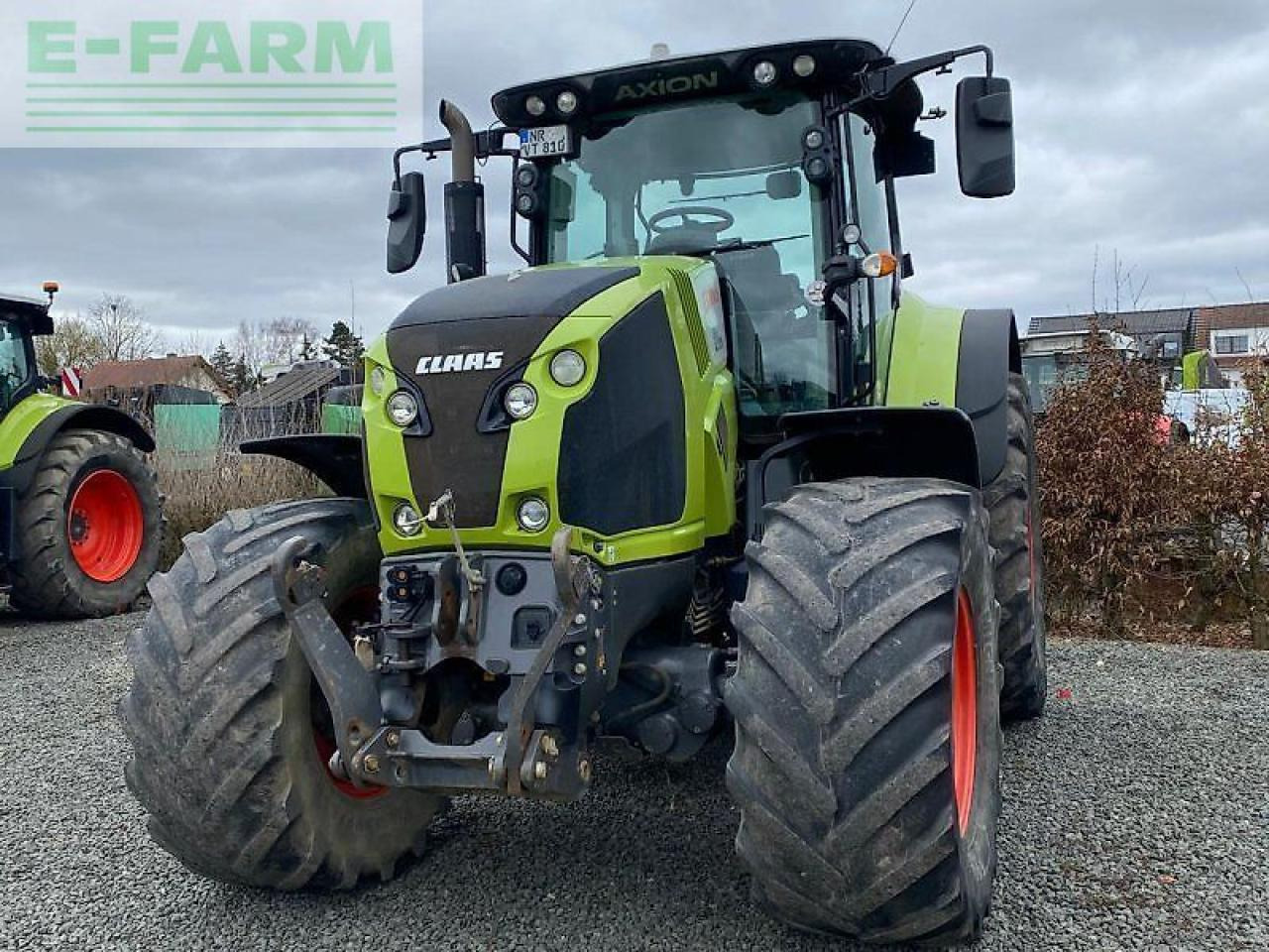 Tractor CLAAS axion 810