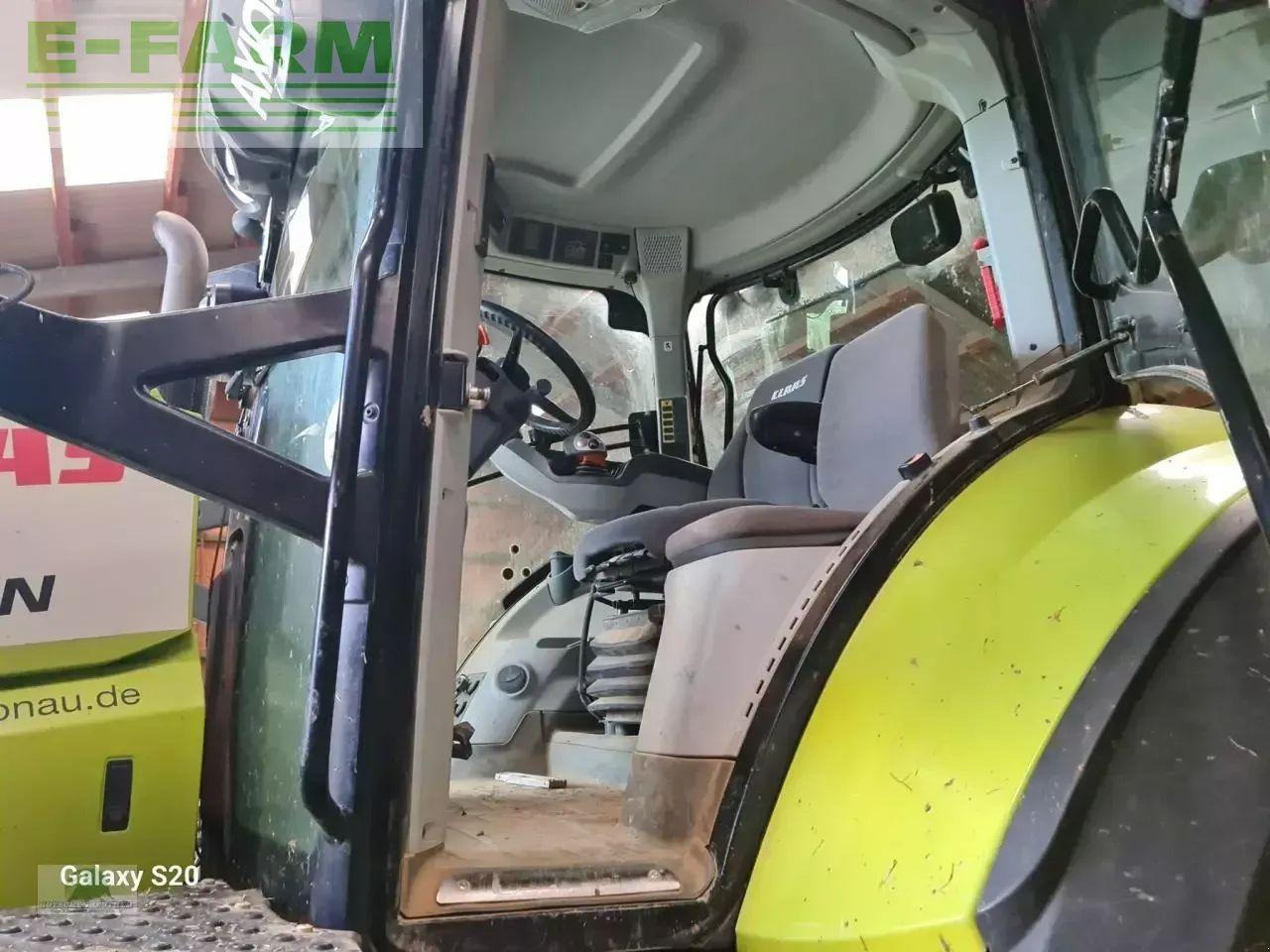 Tractor CLAAS axion 810