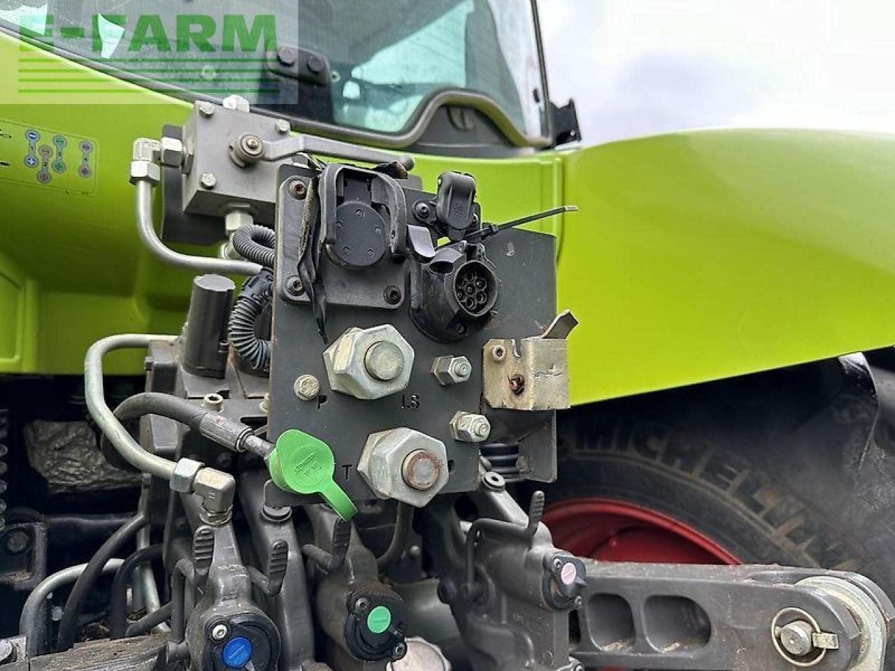 Tractor CLAAS axion 810
